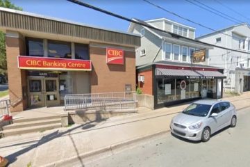 கனடாவில் பட்டப்பகலில் துணிகரம்; துப்பாக்கியை காட்டி மிரட்டி வங்கியில் கொள்ளை!