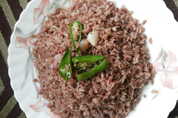 நீரிழிவு நோயாளிகள் ருசித்து சாப்பிட கூடிய சிகப்பு அவல் உம்புமா.. இனி இப்படி செய்து சாப்பிடுங்க! | Red Aval Upma Recipe In Tamil