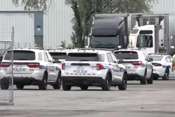 மிசிசாகாவில் இருவர் கத்தியால் குத்தப்பட்டு மருத்துவமனையில் அனுமதி