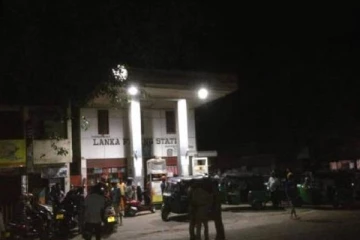 யாழில் எரிபொருள் நிரப்பு நிலையத்தில் இரவு நடந்த சம்பவம்! சிசிரிவியில் சிக்கிய நபர்