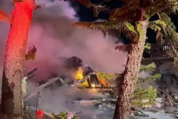 வீட்டிற்குள் விழுந்த விமானம்; ஏராளமானோர் பலி? பதறவைக்கும் வீடியோ!