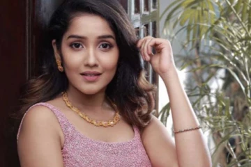 தொடை தெரியுற மாதிரி என்னம்மா ட்ரெஸ் இது? அனிகா வெளியிட்ட கவர்ச்சி புகைப்படம்.. கொந்தளிக்கும் ரசிகர்கள்