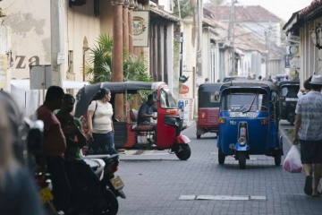 தெரியாதவர்களிடம் வாங்காதீர்கள்; மக்களுக்கு பொலிஸார் அவசர எச்சரிக்கை!