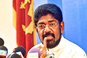 சுகாதாரத்துறை அதிகாரிகளுக்கு  அமைச்சர் வழங்கிய உத்தரவு