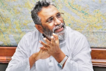 மீண்டும் தேர்தல் ஆணைக்குழுவில் மகிந்த தேசப்பிரிய