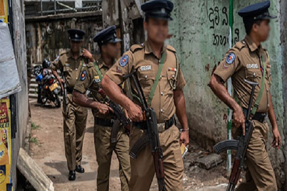 இலங்கையில் பொலிஸாரின் அதிரடியால் ஒரே நாளில் கைதான 900 பேர் | 900 People Arrested In A Single Day இலங்கையில் பொலிஸாரின் அதிரடியால் ஒரே நாளில் கைதான 900 பேர் | 900 People Arrested In A Single Day