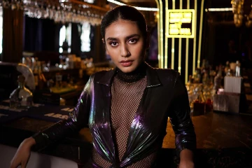 கவர்ச்சி உடையில் பிரியா வாரியர்.. எல்லைமீறும் கிளாமர்