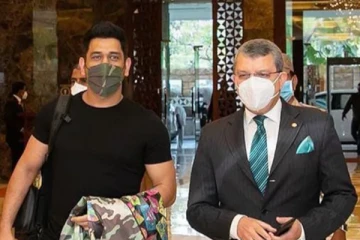 சிங்கம் களம் இறங்கிடுச்சு..சென்னை வந்தார் தல தோனி - சிஎஸ்கே நிர்வாகிகளுடன் ஆலோசனை