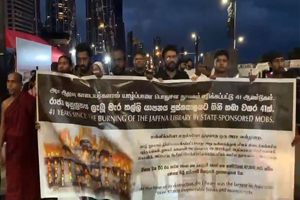 யாழ். பொது நூலக எரிப்பு: தென்னிலங்கையில் சிங்கள மக்கள் வெளியிட்ட எதிர்ப்பு (Video) | Burning Of Jaffna Public Library Colombo Protest