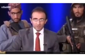 ‘தாலிபான்களை பார்த்து யாரும் பயப்பட வேண்டாம்’- துப்பாக்கி முனையில் மரண பீதியோடு செய்தி வாசிக்கும் வீடியோ!