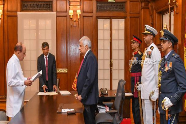 புதிய ஆளுநர்களுக்கு ஜனாதிபதி ரணில் நேரில் விடுத்த முக்கிய கோரிக்கை! | Ranil Main Request To The New Governors Sri Lanka