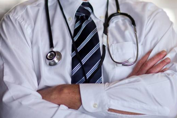 மருத்துவர்களின் ஓய்வுபெறும் வயதெல்லை; இடைக்கால தடை | No Retirement Age For Doctors