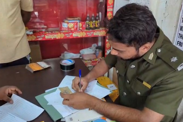 கேக்கில் ஈ ; பொது சுகாதார பரிசோதகர்களின் அதிரடி | Fly In Cake Public Health Inspectors Take Action