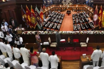 ජනපතිකමට නම් 06ක්.. අගමැතිකමට නම් 03ක්...නව ලයිස්තුව මෙන්න..