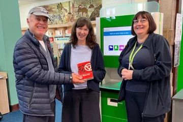 58 ஆண்டுகள் தாமதமாக புத்தகத்தை திருப்பிக்கொடுத்த நபர்., கதையைக் கேட்டு ரூ. 2 கோடி அபராதத்தை தள்ளுபடி செய்த நூலகம்