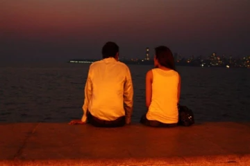 17வயசு பையனோடு ஓடிய 20வயசு இளம் பெண்!