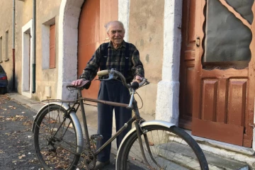 பிரான்ஸ் நாட்டவர் ஒருவர் 18 வயதில் தொலைத்த பரிசுப்பொருள் மீண்டும் தேடி வந்த ஆச்சரியம்: ஒரு சுவாரஸ்ய செய்தி