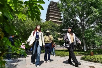 கோவில்களுக்கு படையெடுக்கும் சீன இளைஞர்கள்: வெளியான அதிர்ச்சி காரணம்