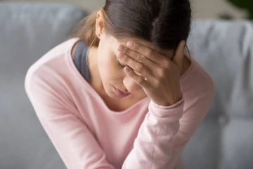 தலையை கழட்டி வைக்க தோன்றும் அளவுக்கு தலைவலியா? உடனடி தீர்வுக்கு எளிய வைத்தியம்