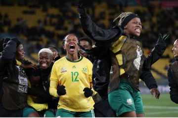 தனக்கு தானே ஆப்புவைத்துக் கொண்ட இத்தாலி: உலககோப்பையிலிருந்து வெளியேறியது