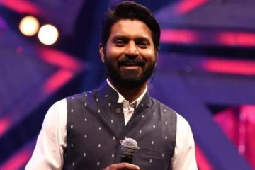 தொகுப்பாளர் மாகாபா வா இது?- சின்ன வயதில் என்ன வேடம் போட்டுள்ளார் பாருங்க