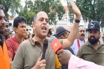 வெலிகடை சிறைச்சாலைக்கு எதிரில் ரஞ்சனை விடுதலை செய்யுமாறு கோரி ஆர்ப்பாட்டம்