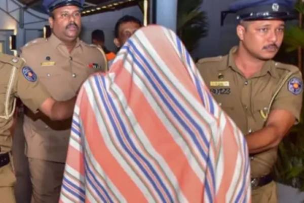 நாடு கடத்தப்பட்ட முக்கிய குற்றக் கும்பல் உறுப்பினர் விமான நிலையத்தில் கைது | Deported Criminal Group Member Chahan Arrested