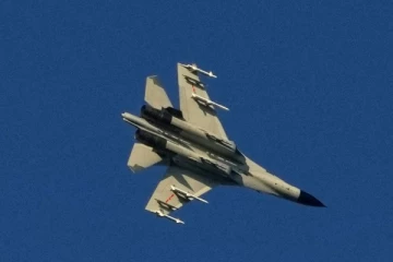 எச்சரிக்கையை மீறிய அமெரிக்கா - தாக்குதல் நடத்த ஒத்திகை பார்த்த சீனா