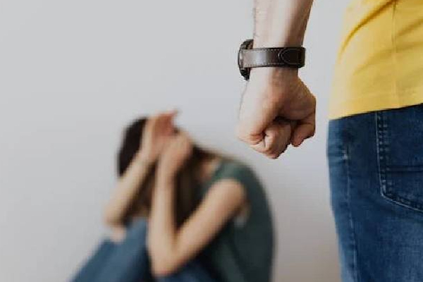 பாகிஸ்தானில் 2 மணி நேரத்துக்கும் ஒருமுறை பெண்ணுக்கு நடக்கும் கொடூரம்! | Pakistan A Woman Sexual Abuse Every 2 Hours Once