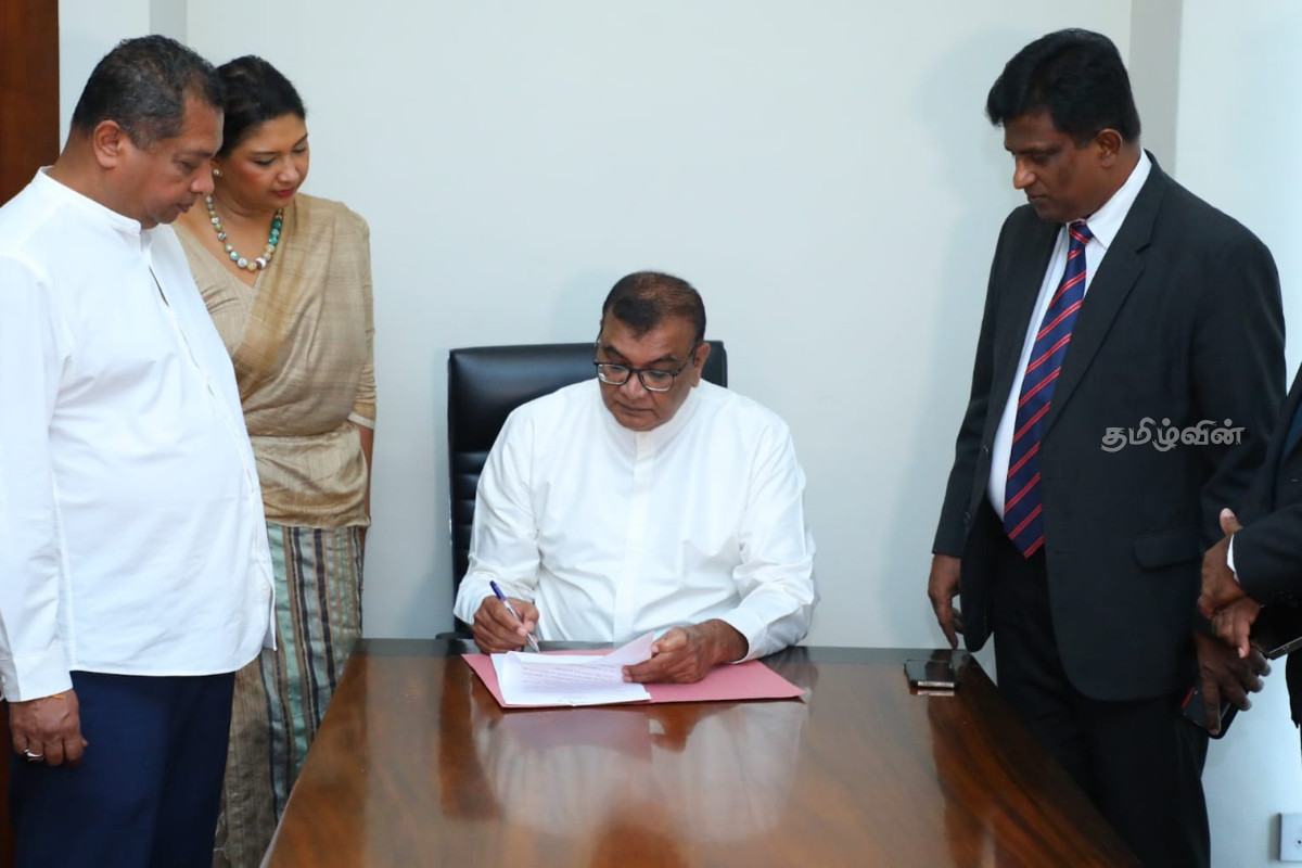 நீதி அமைச்சருக்கு எதிராகப் பிரேரணை- கையொப்பம் திரட்டும் பணியைத் தொடங்கியது எதிர்க்கட்சி | Opposition Party Motion Against Justice Minister நீதி அமைச்சருக்கு எதிராகப் பிரேரணை- கையொப்பம் திரட்டும் பணியைத் தொடங்கியது எதிர்க்கட்சி | Opposition Party Motion Against Justice Minister