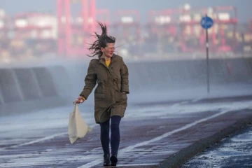 பிரித்தானியாவின் பல பகுதிகளுக்கு சிவப்பு எச்சரிக்கை! - தயார் நிலையில் இராணுவம்