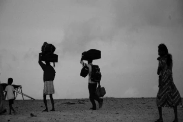 இலங்கையர்கள் நால்வர் அகதிகளாக தனுஸ்கோடியில் தஞ்சம் (படம்)