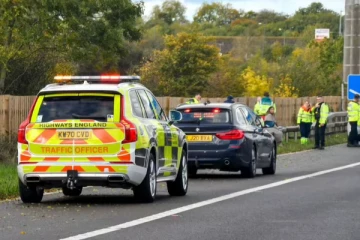 காரை நிறுத்திய பொலிசாரிடம் மனைவிக்கு பிரசவ வலி என்று கூறிய பிரித்தானியர்: தெரியவந்த உண்மை