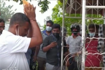நூற்றியெட்டு தேங்காய் உடைத்து வழிபட்டு மட்டக்களப்பு நோக்கி நகரும் பேரணி!