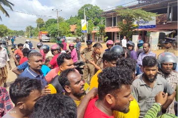 பிரதேச செயலர்களின் திடீர் அறிவிப்பு -   எரிபொருள் நிரப்பு நிலையங்களில் கிழித்தெறியப்பட்ட அறிவிப்பு!