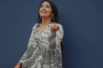 நடிகை நவ்யா நாயருக்கு இவ்வளவு பெரிய மகன் உள்ளாரா?- லேட்டஸ்ட் க்ளிக்