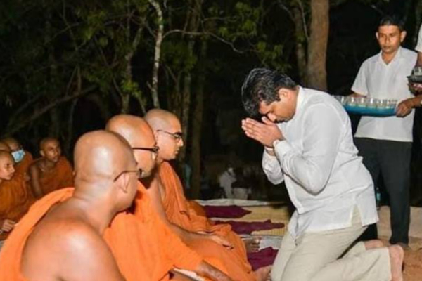 இரவோடு இரவாக திடீரென பிரித்ஓதி வழிபாட்டில் ஈடுபட்ட அமைச்சர்கள் | Ministers Engaged In Separatist Worship Overnight