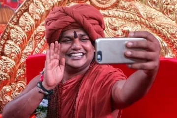 நித்தியானந்தாவை சந்தித்து வரும் 42 வயது விஜய் பட நடிகை.. அவருக்கு இன்னும் திருமணம் கூட ஆகவில்லயாம்