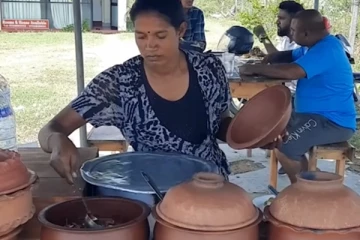 பணமின்றி பசி என்று வருபவர்களுக்கு இலவச உணவு - பலரையும் திரும்பி பார்க்க வைத்த இளம் பெண்