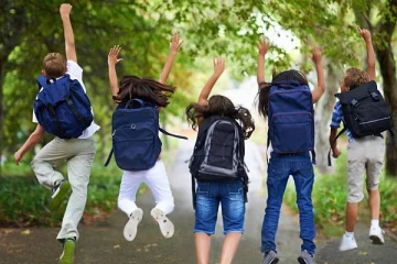 மாணவர்கள் ஸ்கூலுக்கு லீவு போட்டால் பெற்றோர்களுக்கு சிறை! எங்கு தெரியுமா?