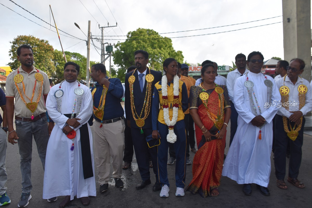 இலங்கை மகளிர் கிரிக்கெட் அணியில் இடம் பிடித்த மன்னார் மாவட்ட வீராங்கனை | Sajinthini Selected Sri Lankan Women Cricket Team