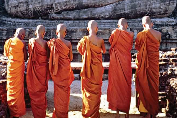 பிக்கு  கொலை; கட்டுநாயக்காவில் சிக்கிய சந்தேக நபர் | Bhikkhu Killed Suspect Caught