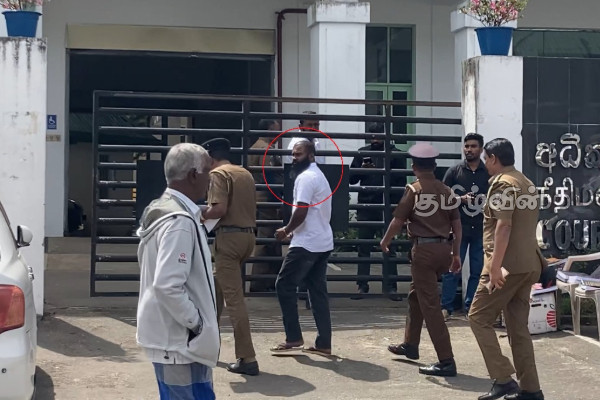 மீட்டியாகொட துப்பாக்கிச் சூடு தொடர்பில் நுவரெலியா மாவட்ட நீதிமன்றில் முன்னிலையான இளைஞன் | Meetiyagoda Shooting Guy In Nuwara Eliya Court