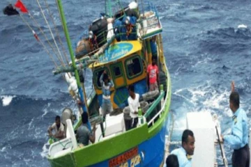 யாழ் நெடுந்தீவில் இந்திய மீனவர்கள் 19 பேர் அதிரடி கைது!