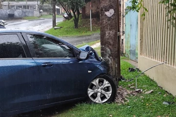 கொழும்பில் இருந்து சென்ற வாகனம் விபத்து - பெண்கள் உட்பட 8 பேர் படுகாயம்