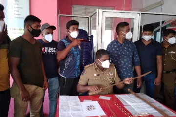 யாழில் வாள்களை காட்டி அச்சுறுத்தி கொள்ளையில் ஈடுபட்ட பிரதான சந்தேகநபர் கைது