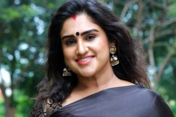 மூன்று முறை விவாகரத்து.. இரவு பார்ட்டியில் நடிகர்களுடன் அப்படியொரு ஆட்டம் போடும் வனிதா