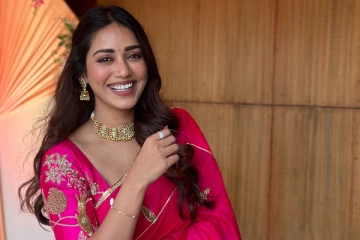 நிவேதா பெத்துராஜ் தோழி திருமணத்தில் எடுத்த அழகிய ஸ்டில்கள்