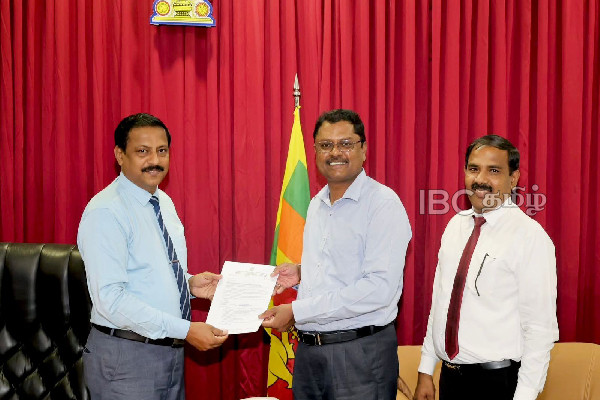 யாழ்ப்பாண பிரதேச செயலாளர் வடக்கு மாகாண சபைக்கு இடமாற்றம் | Jaffna D S Transferred Northern Provincial Council