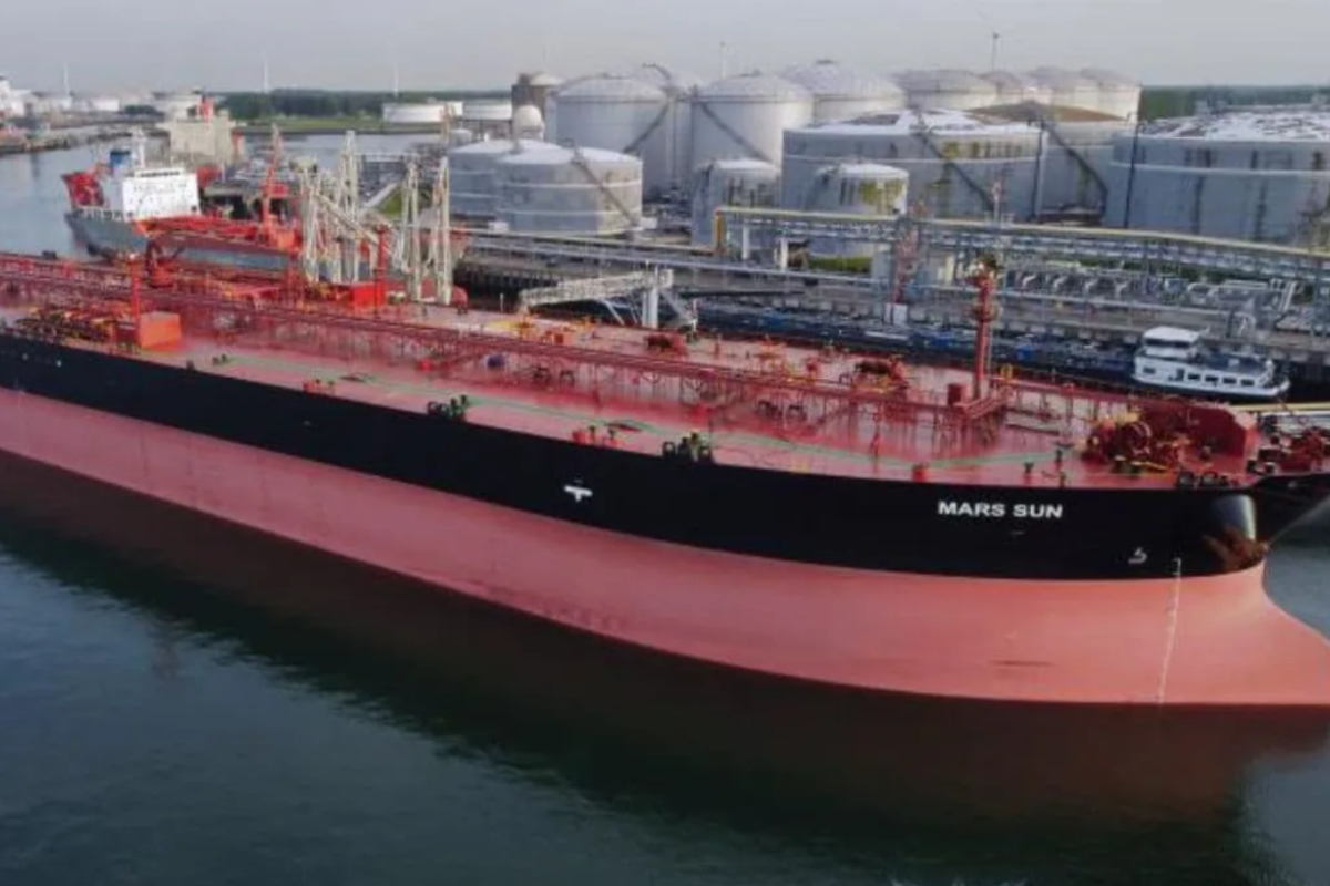 திடீரென இந்தியாவிற்கு திசைமாற்றப்பட்ட ரஷ்ய எண்ணெய் கப்பல் | Russia Oil Tanker Bound China U Turn Heading India